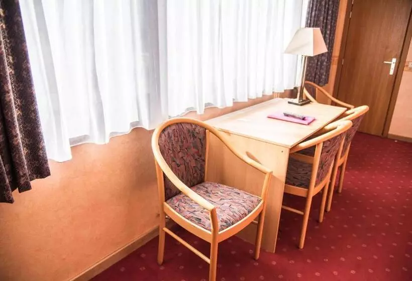Standard Neljän Hengen Huone, Hôtel Le Relais Du Marquis