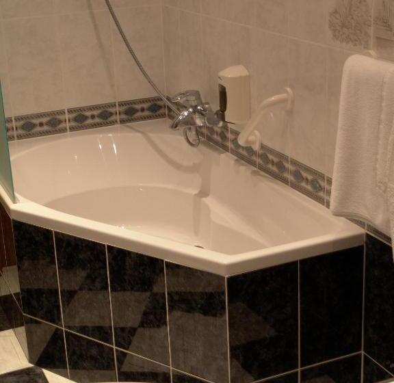 غرفة قياسية رباعية, Hôtel Le Relais Du Marquis