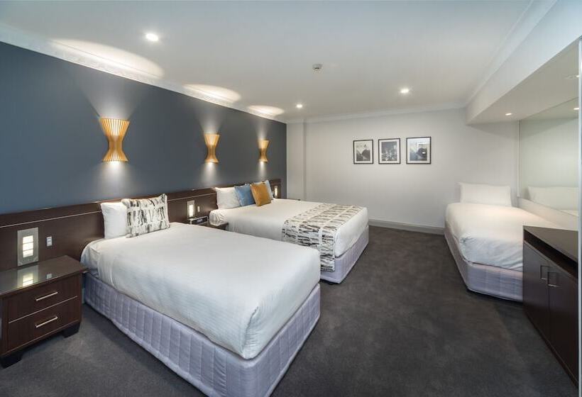 شقة غرفتين, Hyde Park Inn