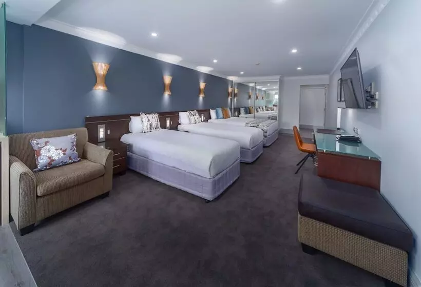 اتاق لوکس, Hyde Park Inn