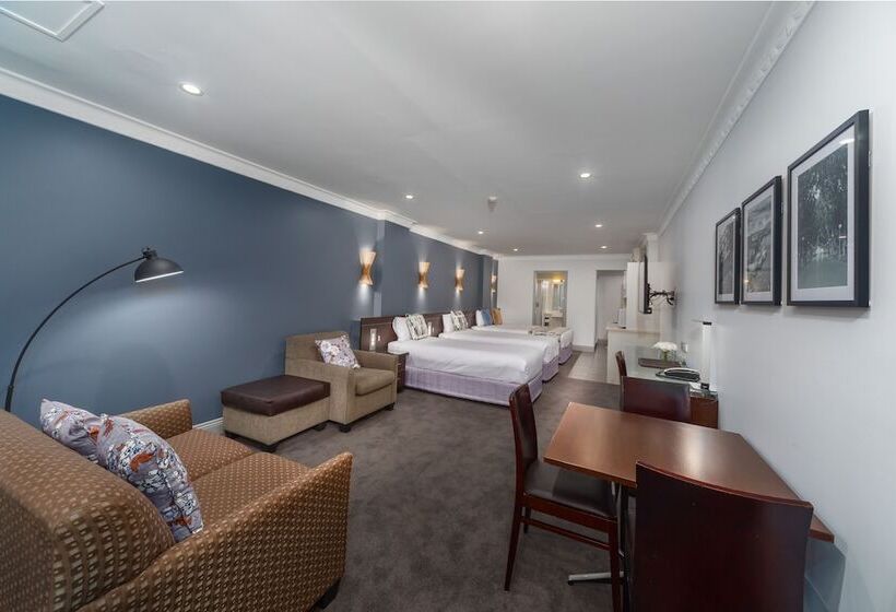 غرفة عائلية, Hyde Park Inn