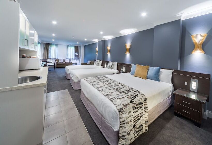 غرفة عائلية, Hyde Park Inn