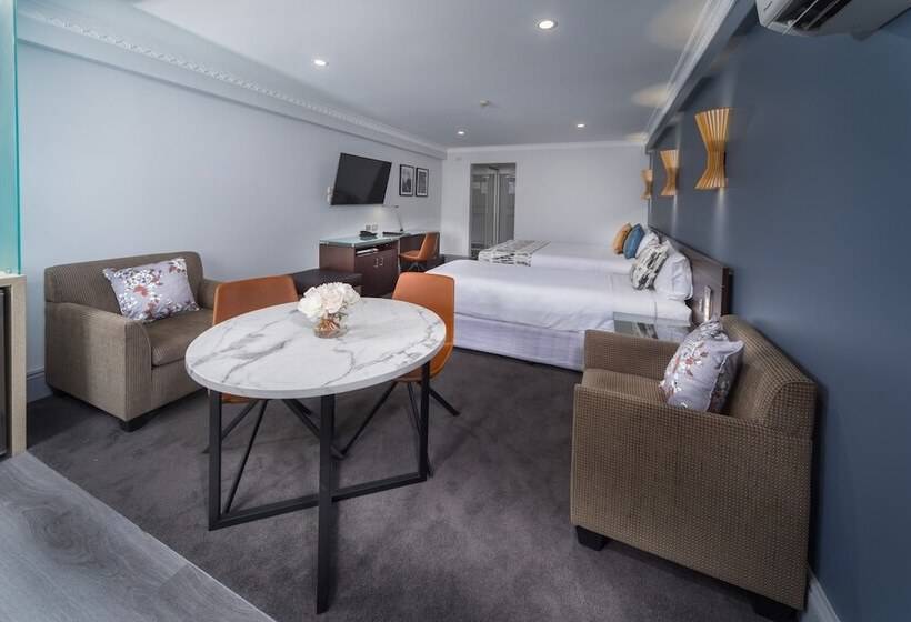 إستوديو ديلوكس, Hyde Park Inn