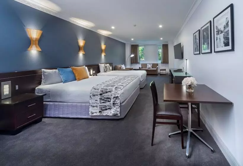 استودیوی استاندارد, Hyde Park Inn