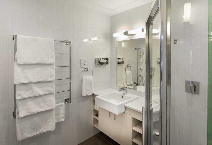 غرفة عائلية, Hyde Park Inn