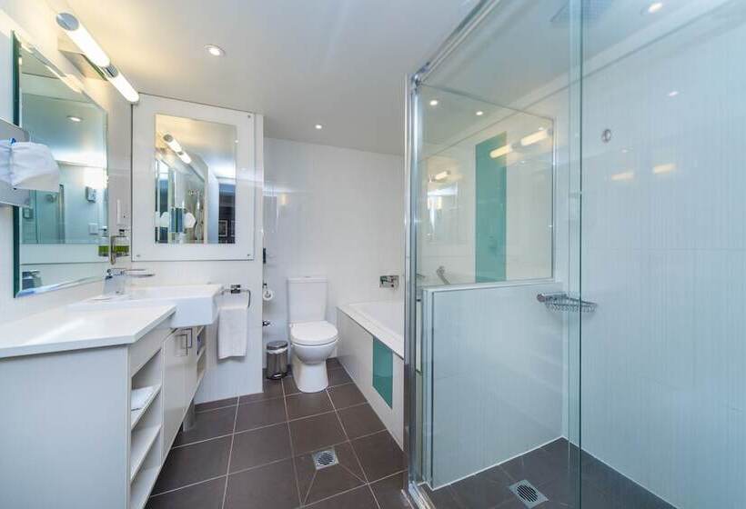 شقة غرفتين, Hyde Park Inn