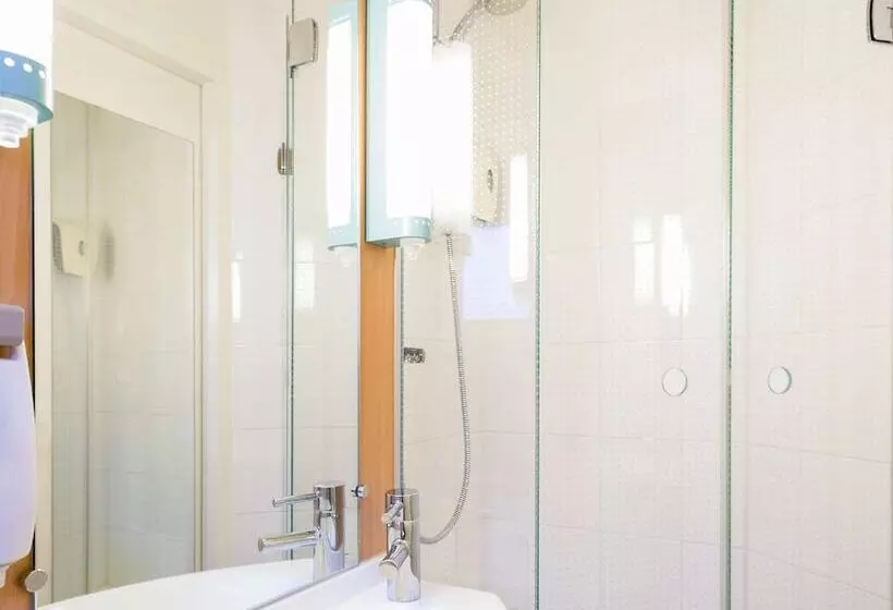اتاق استاندارد سه نفره, Ibis Brussels City Centre