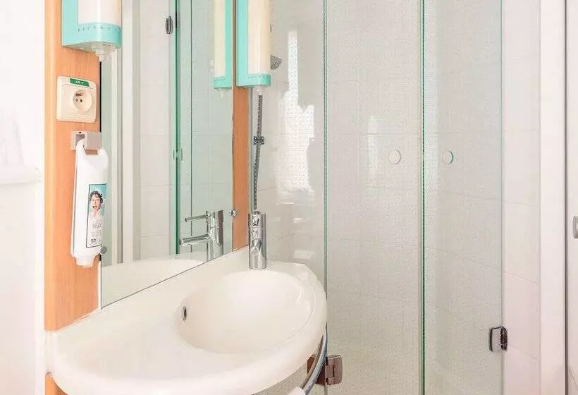 اتاق استاندارد سه نفره, Ibis Brussels City Centre