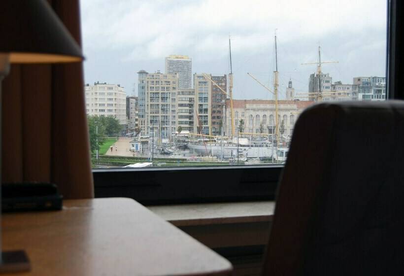 غرفة أساسية, Melinda