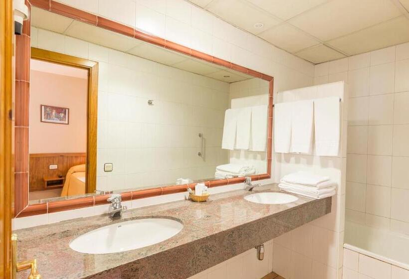 اتاق استاندارد سه نفره, Paris