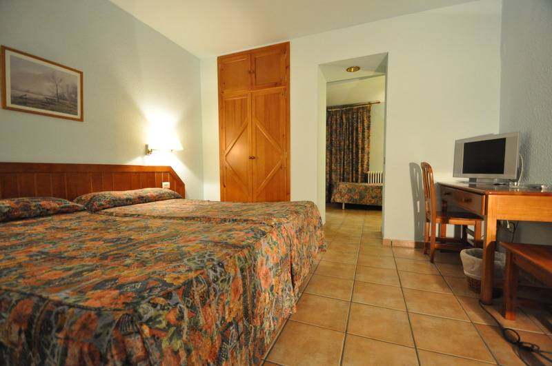 اتاق استاندارد سه نفره, Paris