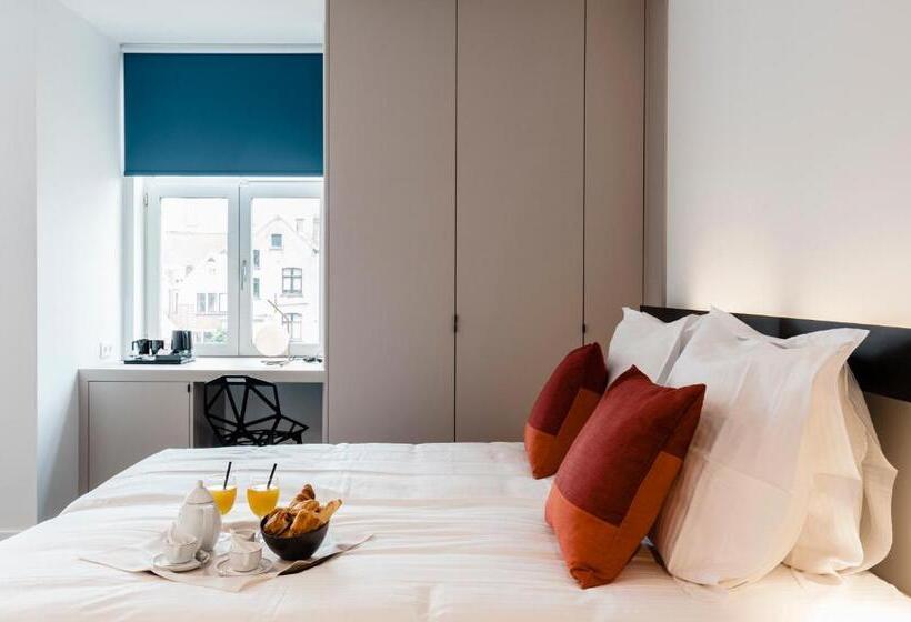 חדר סופריור לשלושה, Portinari