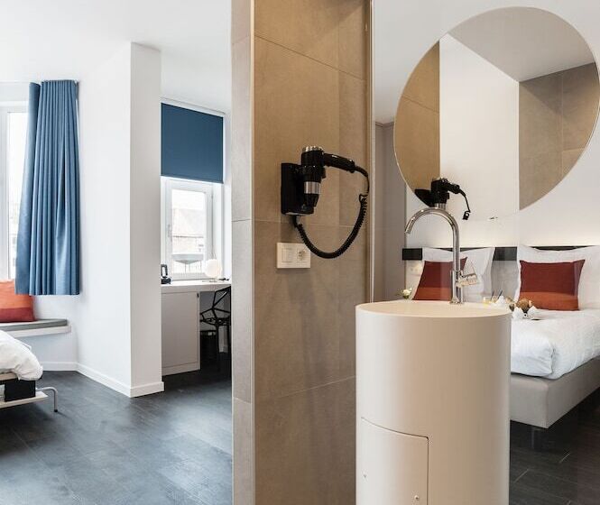 חדר סופריור לשלושה, Portinari