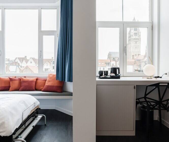 חדר סופריור לשלושה, Portinari