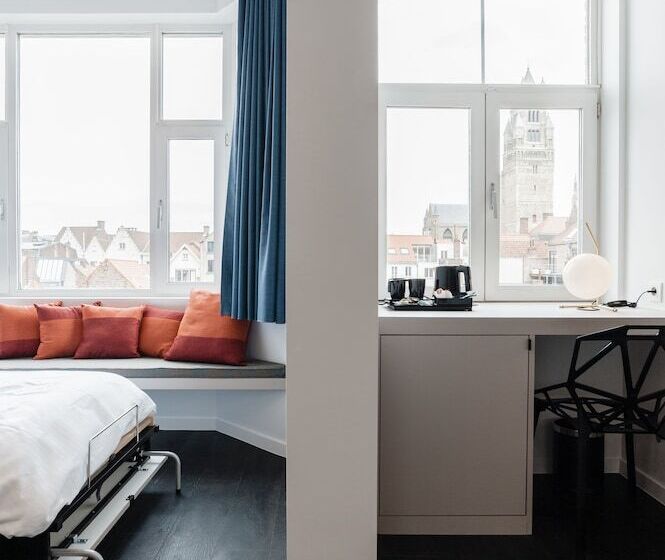 חדר סופריור לשלושה, Portinari