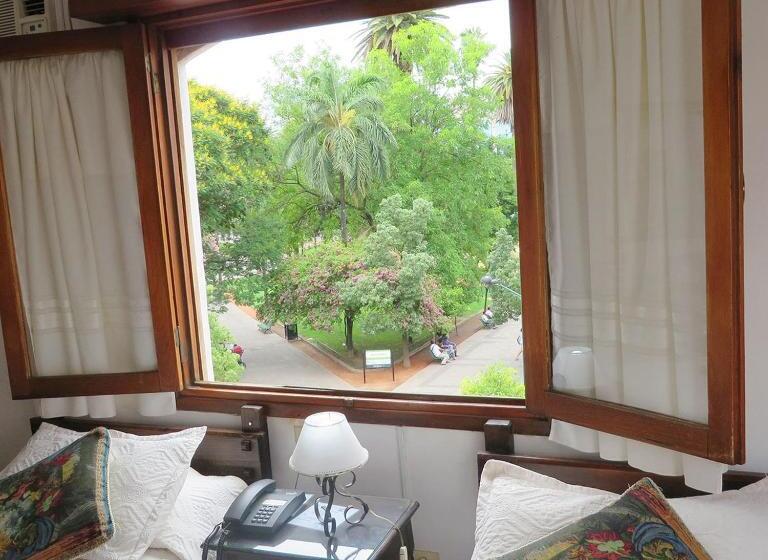 이코노미 룸, Regidor