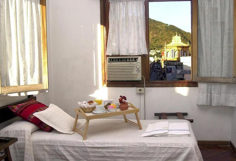 이코노미 룸, Regidor