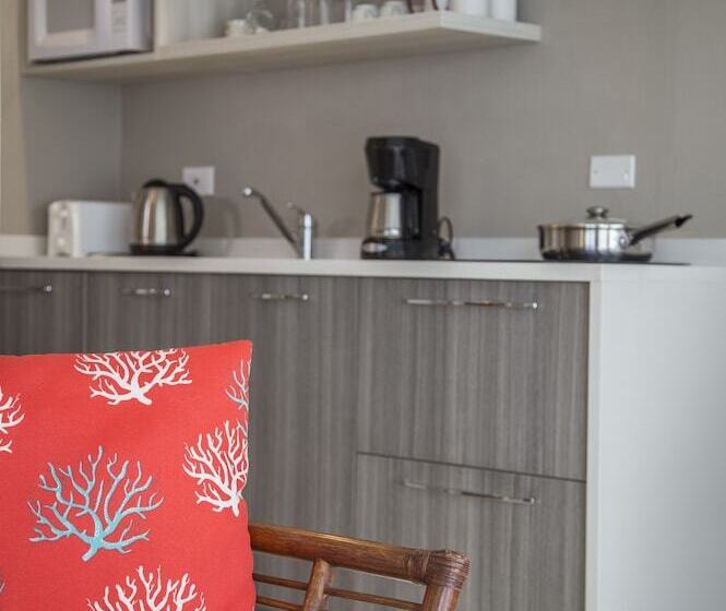 سوییت با چشمانداز باغ, Siboney Beach Club