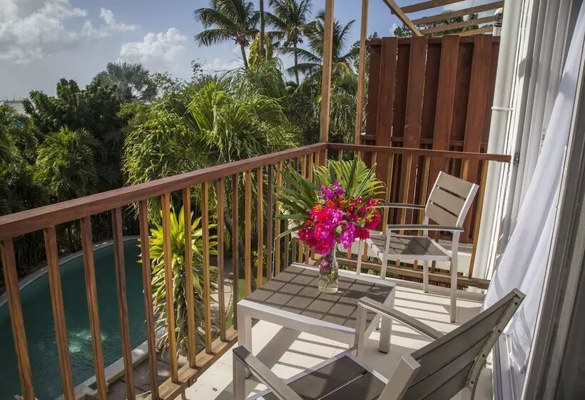 سوئیت جونیور با چشم‌انداز باغ, Siboney Beach Club