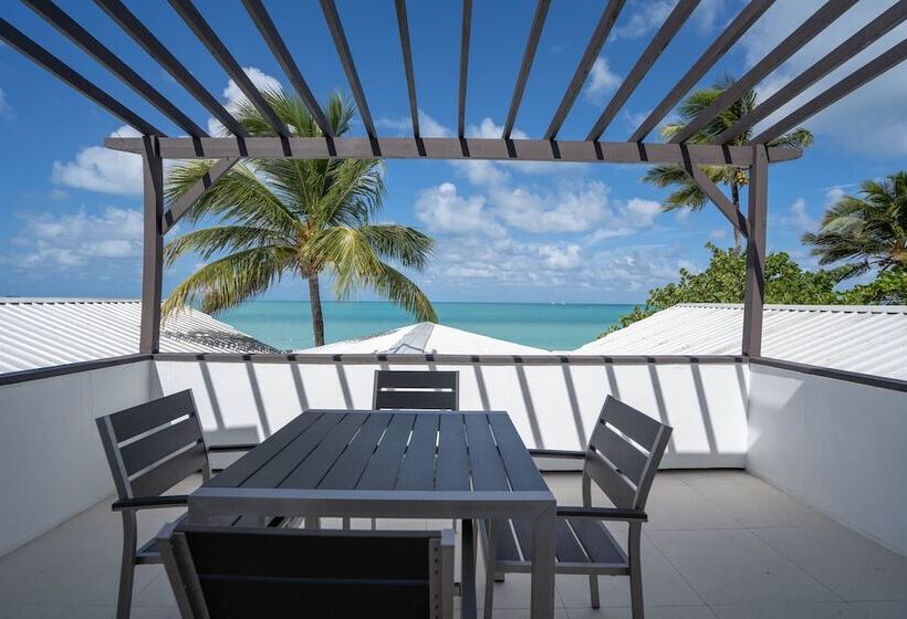سوییت با چشم‌انداز دریا, Siboney Beach Club