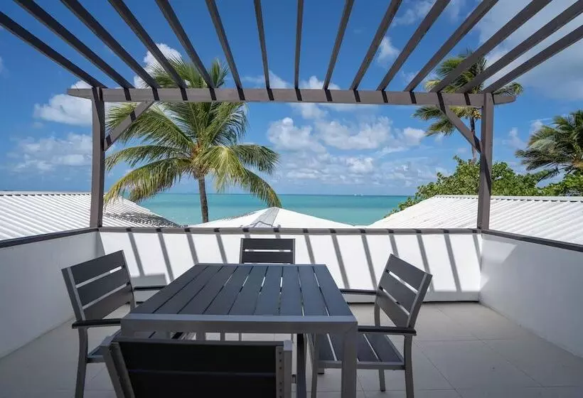 سوییت با چشم‌انداز دریا, Siboney Beach Club