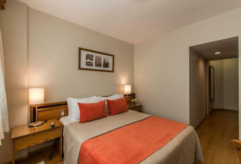 חדר אקזקיוטיב, Solans Carlton