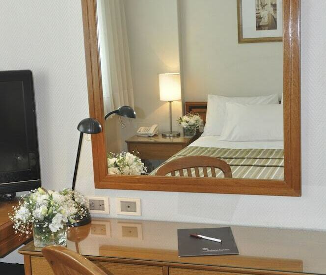 חדר אקזקיוטיב, Solans Carlton