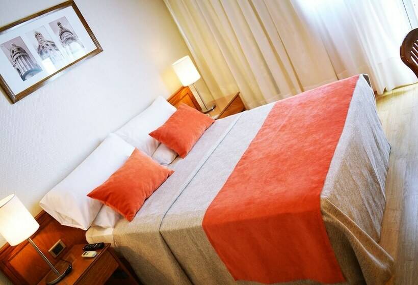 חדר אקזקיוטיב, Solans Carlton