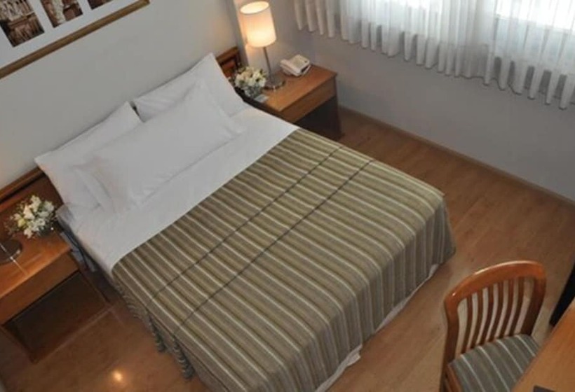 חדר אקזקיוטיב, Solans Carlton