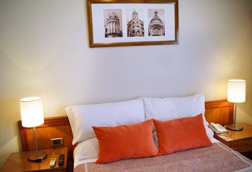 חדר אקזקיוטיב, Solans Carlton