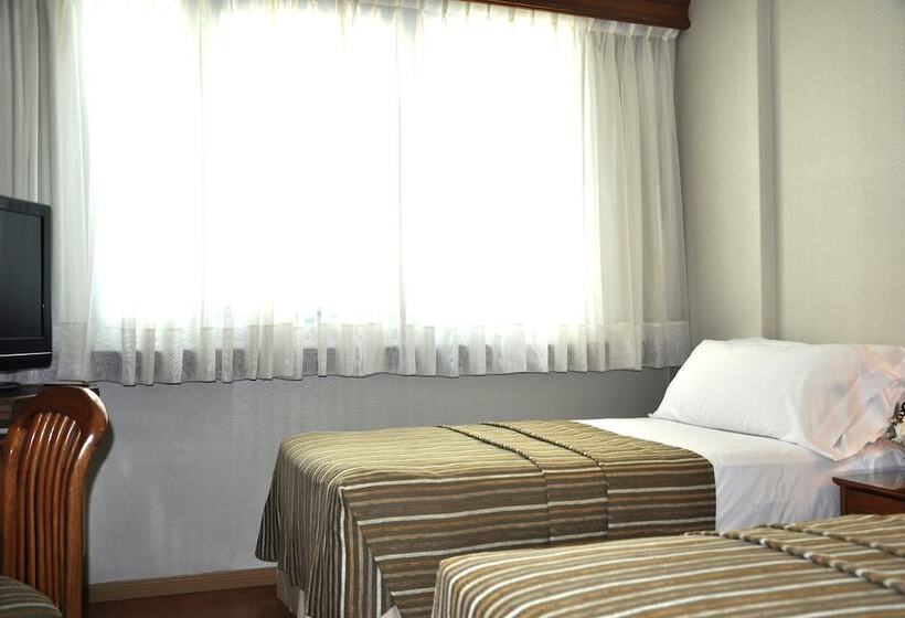 חדר אקזקיוטיב, Solans Carlton