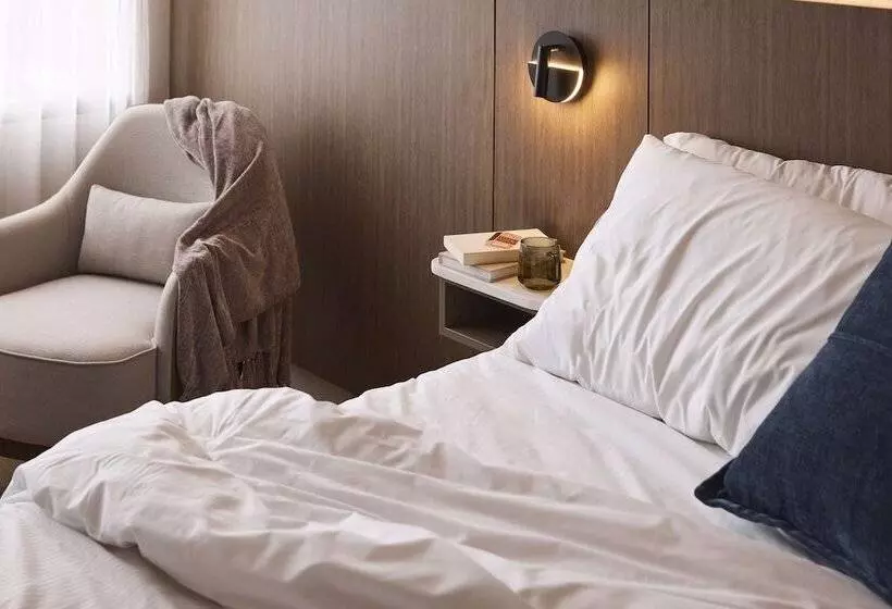 اتاق اجرایی با تخت بزرگ, Rydges North Sydney