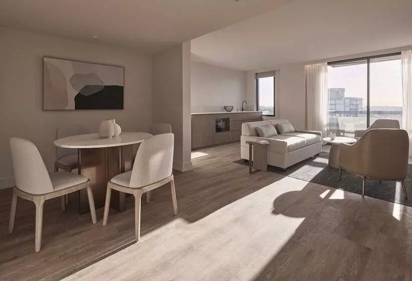سوئیت با بالکن, Rydges North Sydney
