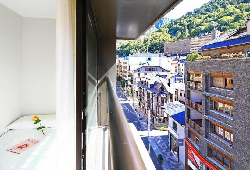 اتاق استاندارد چهار تخته, Tudel