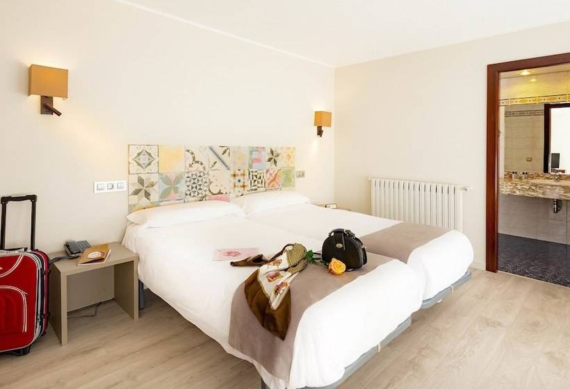 اتاق استاندارد چهار تخته, Tudel