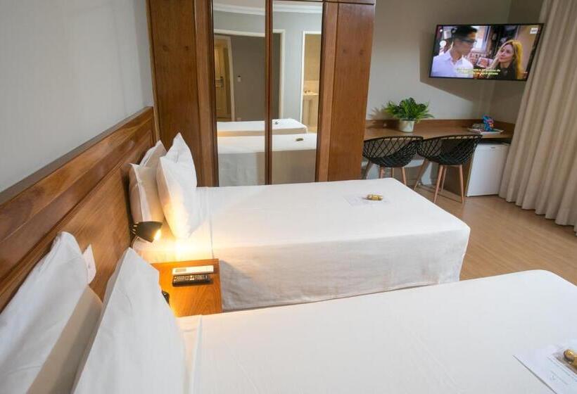 اتاق استاندارد سه نفره, Regency Park