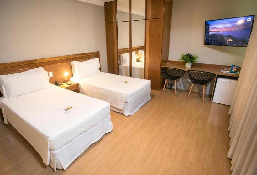 اتاق استاندارد سه نفره, Regency Park