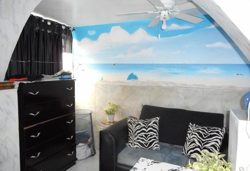 استودیوی استاندارد, Blue Horizons Guest House