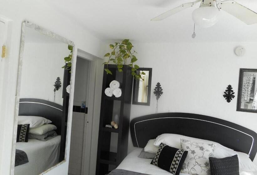 استودیوی استاندارد, Blue Horizons Guest House