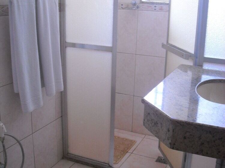 수피리어 룸, Bucsky