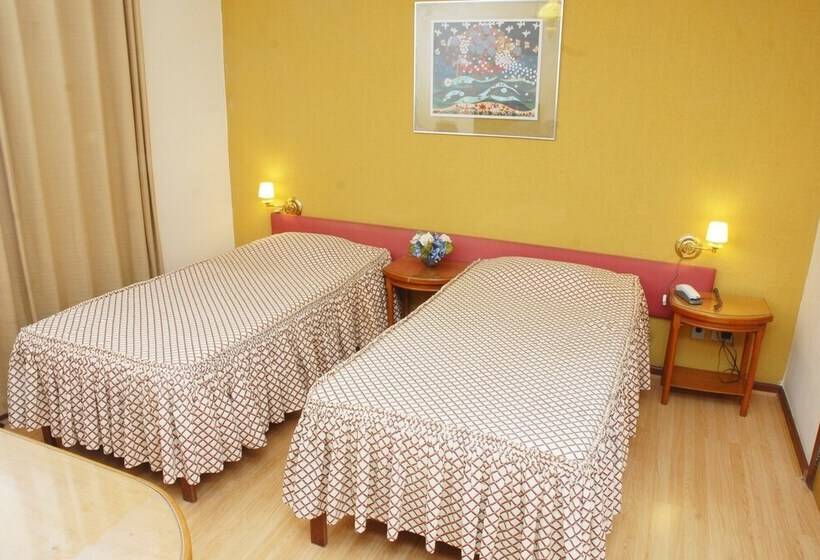 수피리어 룸, Bucsky