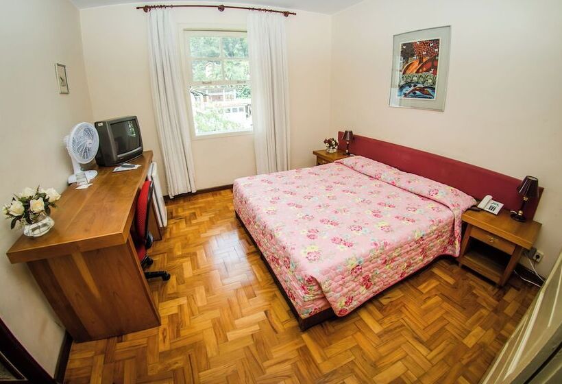 수피리어 룸, Bucsky