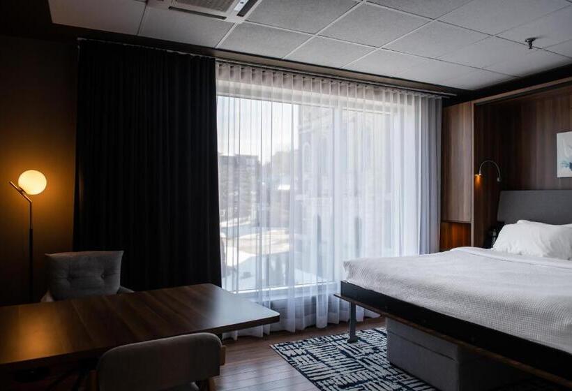 디럭스 룸 킹사이즈 침대, Chicoutimi, Affilié à Hyvi