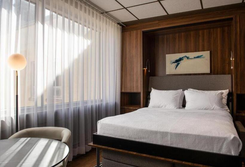 Номер Deluxe, Chicoutimi, Affilié à Hyvi