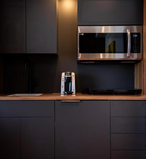 수피리어 룸, Chicoutimi, Affilié à Hyvi