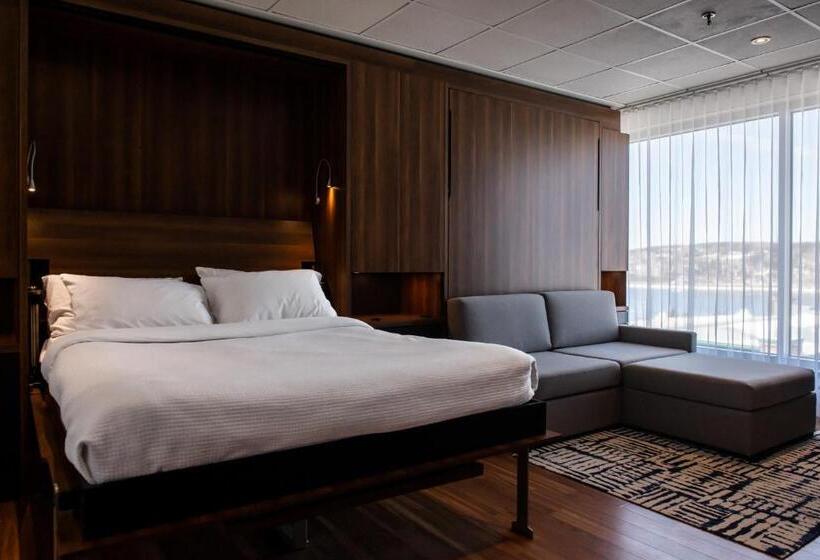 수피리어 룸, Chicoutimi, Affilié à Hyvi