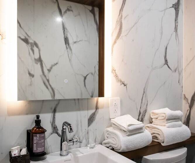 Номер Superior, Chicoutimi, Affilié à Hyvi