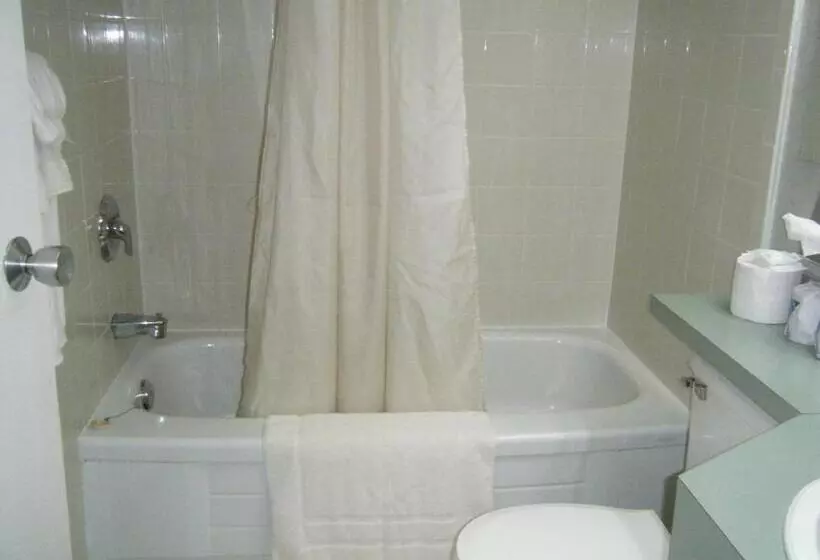 エクゼクティブルーム, Claymore Inn And Suites