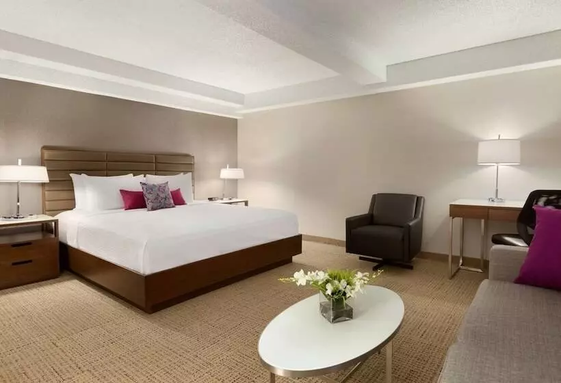 اتاق پرمیوم, Coast Edmonton Plaza Hotel By Apa