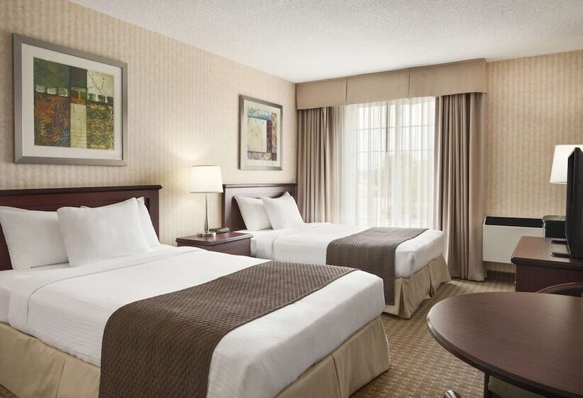 带2个双人床的标准工作室, Days Inn By Wyndham Brantford